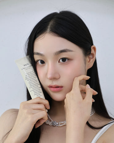 Model holding the Abib Jericho Rose Crème Nutrition tube