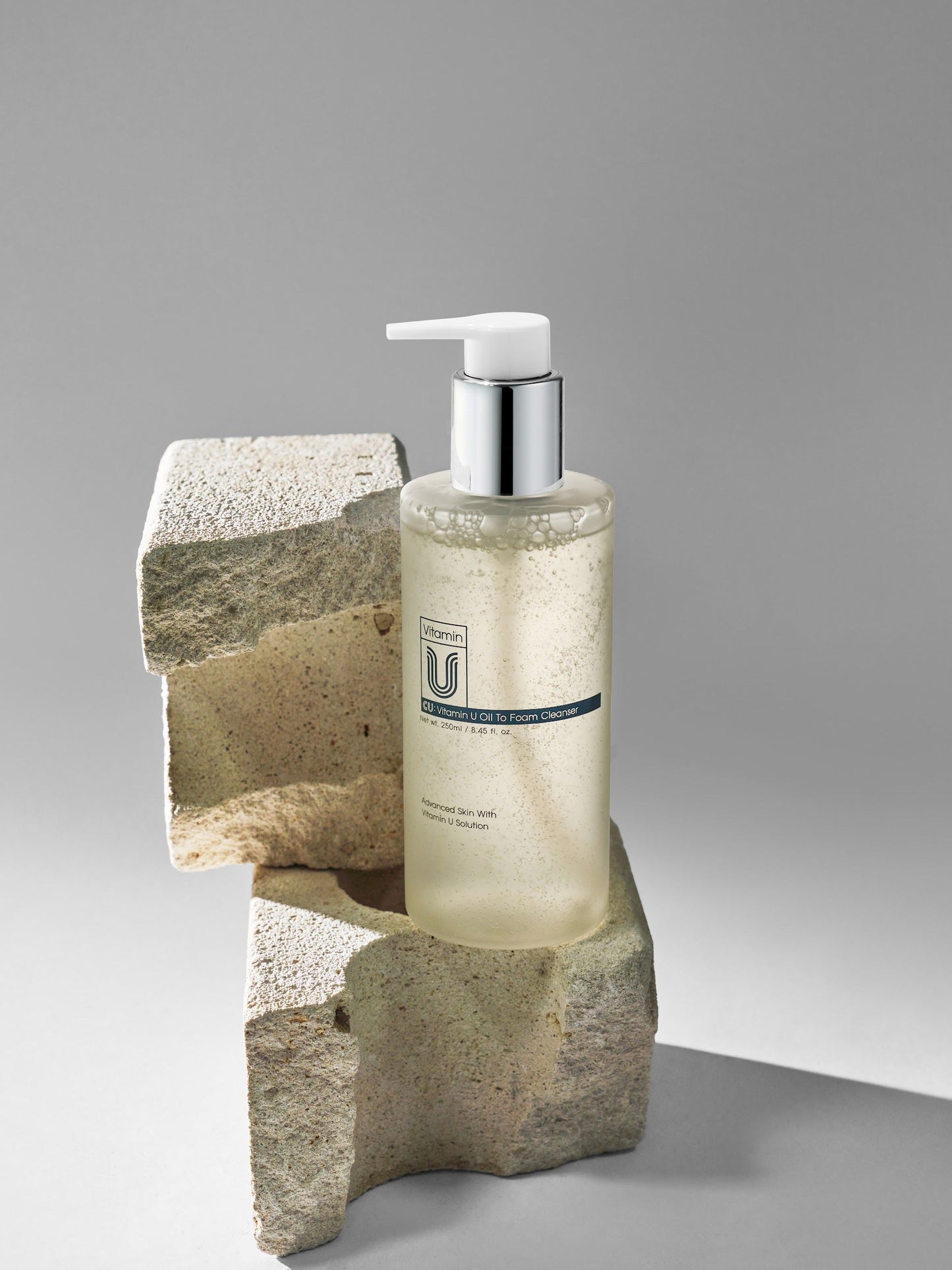 VITAMIN U Anti-Aging Oil-to-Foam Cleanser